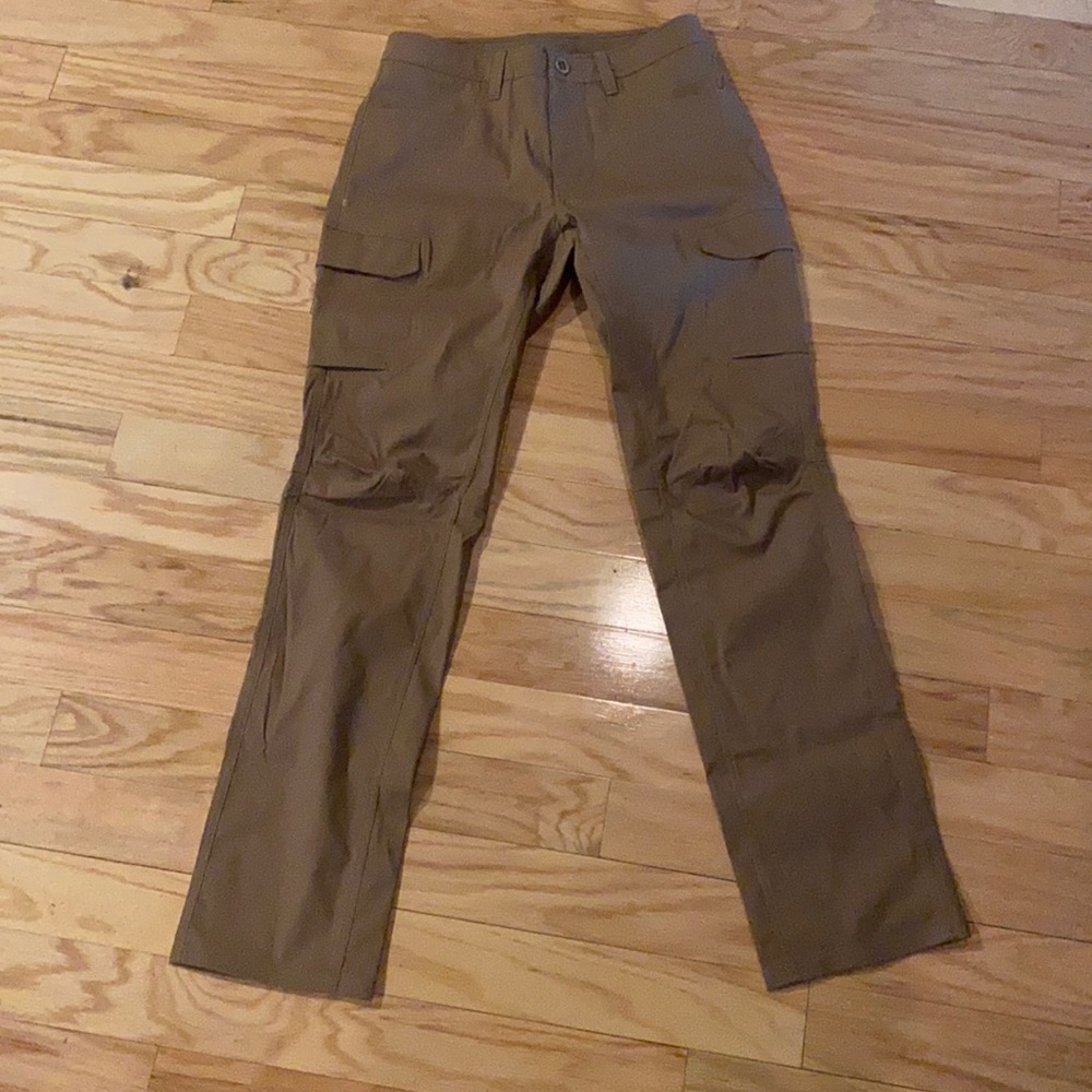 Brand New Underarmour Cargo Pants 🔥